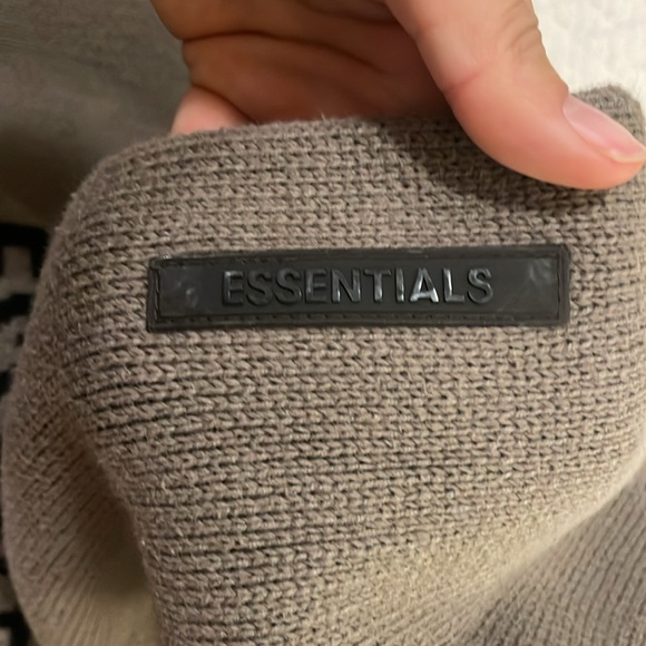 Essentials Fear of God Graphic Print Crew Neck Sweater
Size: XS - Picture 3 of 8